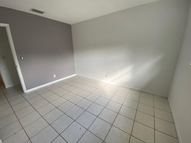 Building Photo - 3421 NE 15th Ave