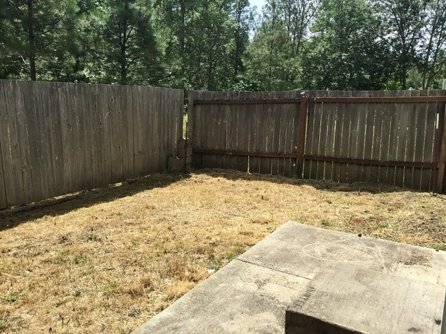 Building Photo - 4 Bedroom 2 Bathroom Home Near Thurston