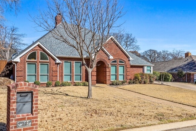 Building Photo - 2942 Woodland Hills Dr