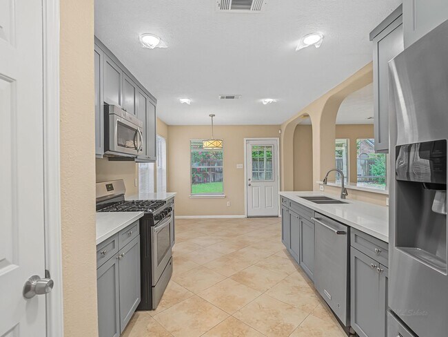 Building Photo - 2026 Mossy Trail Dr