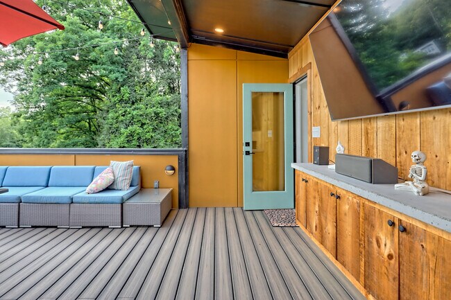 Building Photo - 122 Cannon St