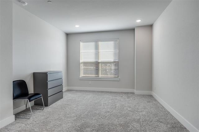 Building Photo - 909 Heights Wy