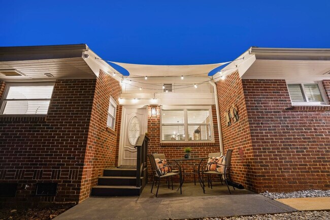 Building Photo - 2234 Edgemore Dr SE