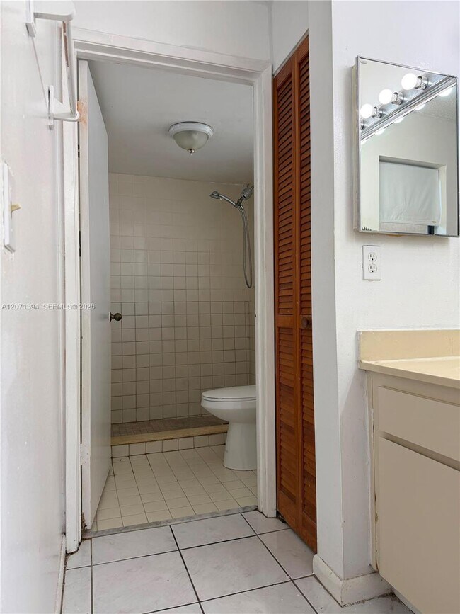 Building Photo - 9015 SW 125th Ave