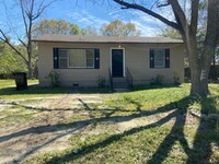 Building Photo - **AVAILABLE NOW**Total Electric*3 Bedroom ...