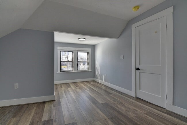 Building Photo - 9 Elm Ave