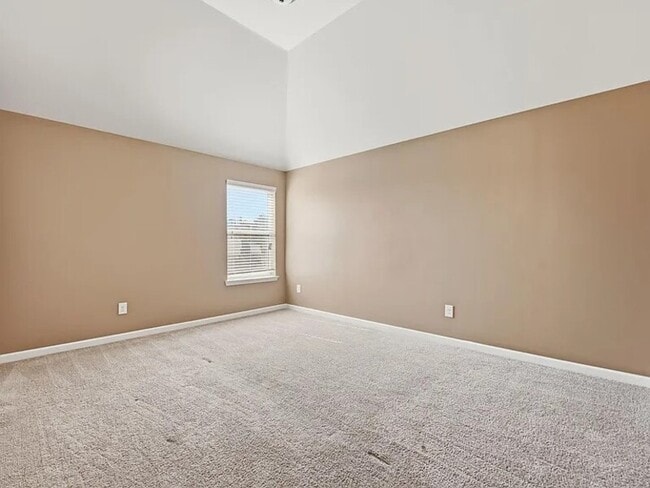 Building Photo - 8 Hillfoots Ct