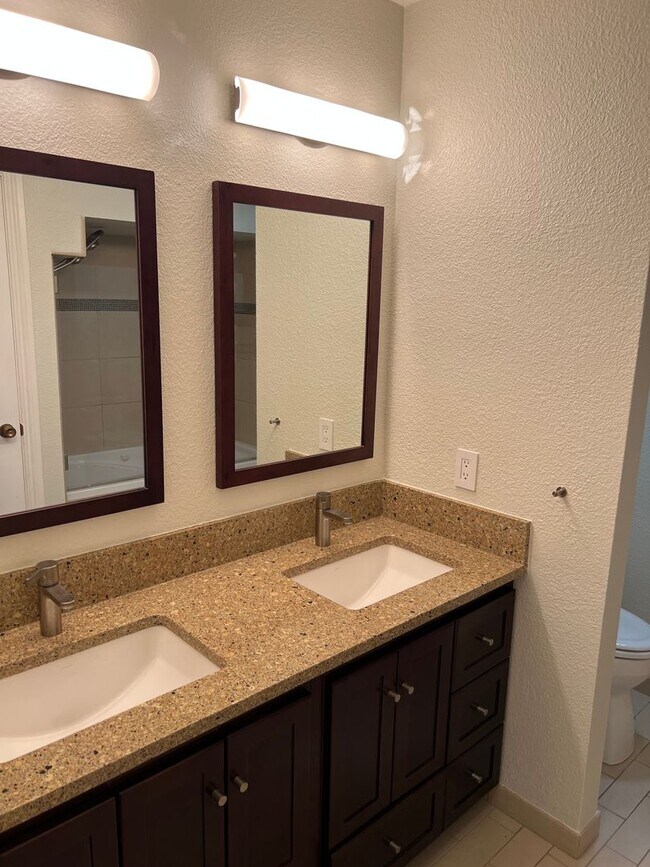 Building Photo - Palo Alto -Updated 3 Bedroom Condo In A Highly Sought After Neighborhood