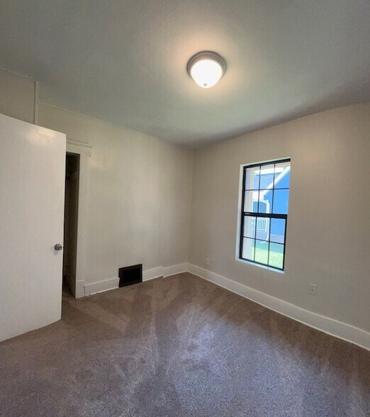 Building Photo - 1411 Portland Ave