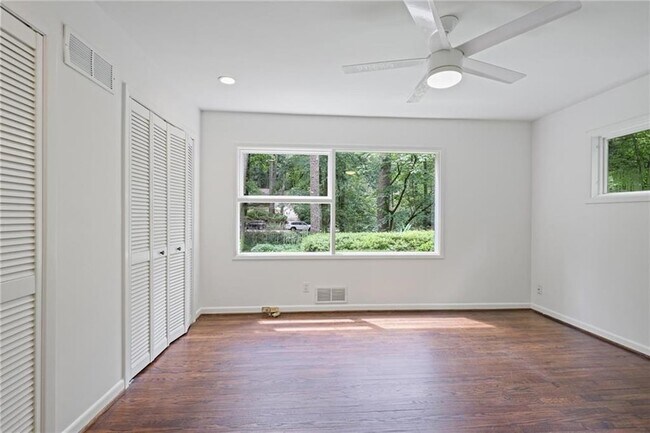 Building Photo - 2800 Mornington Dr NW