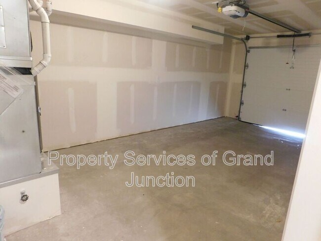 Building Photo - 654 Trinity Way
