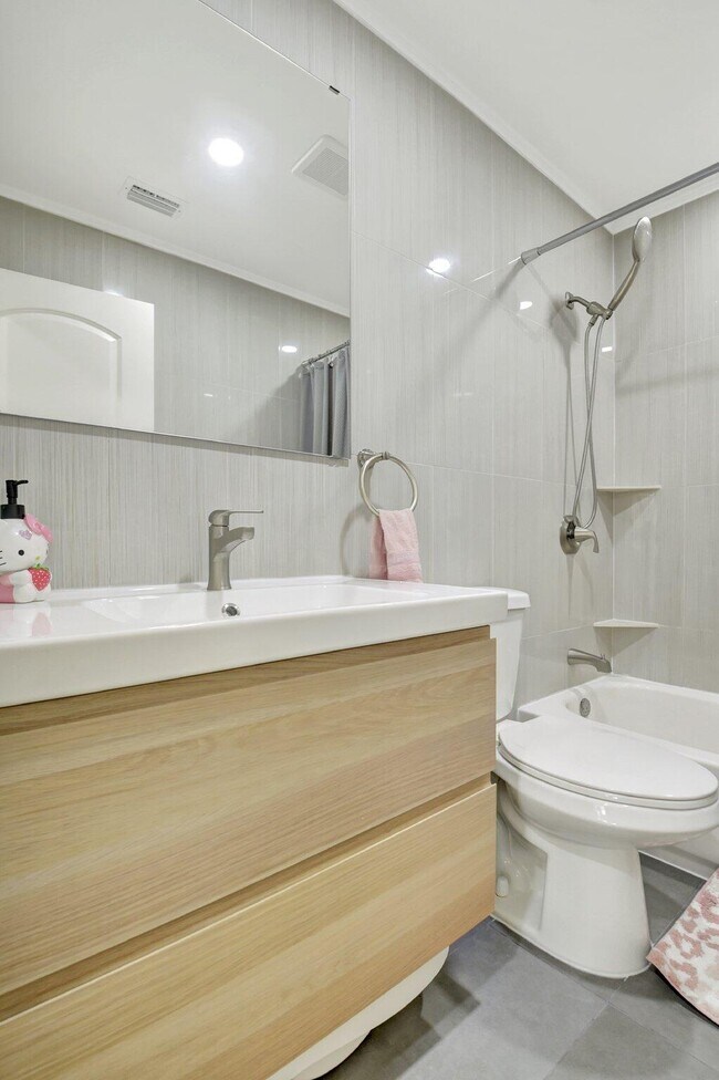 Building Photo - 5151 W Club Cir