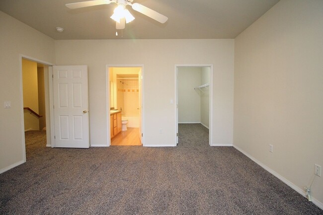 Building Photo - 1180 NE 63rd Way