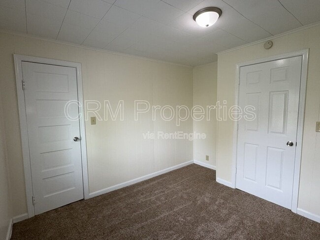 Building Photo - 823 N Western Ave