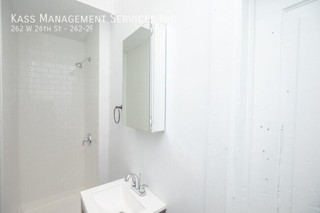 Building Photo - 262 W 26th St