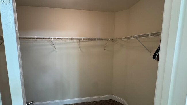 Building Photo - 115 Ponderosa Dr