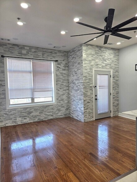 Building Photo - 2915 N Clybourn Ave