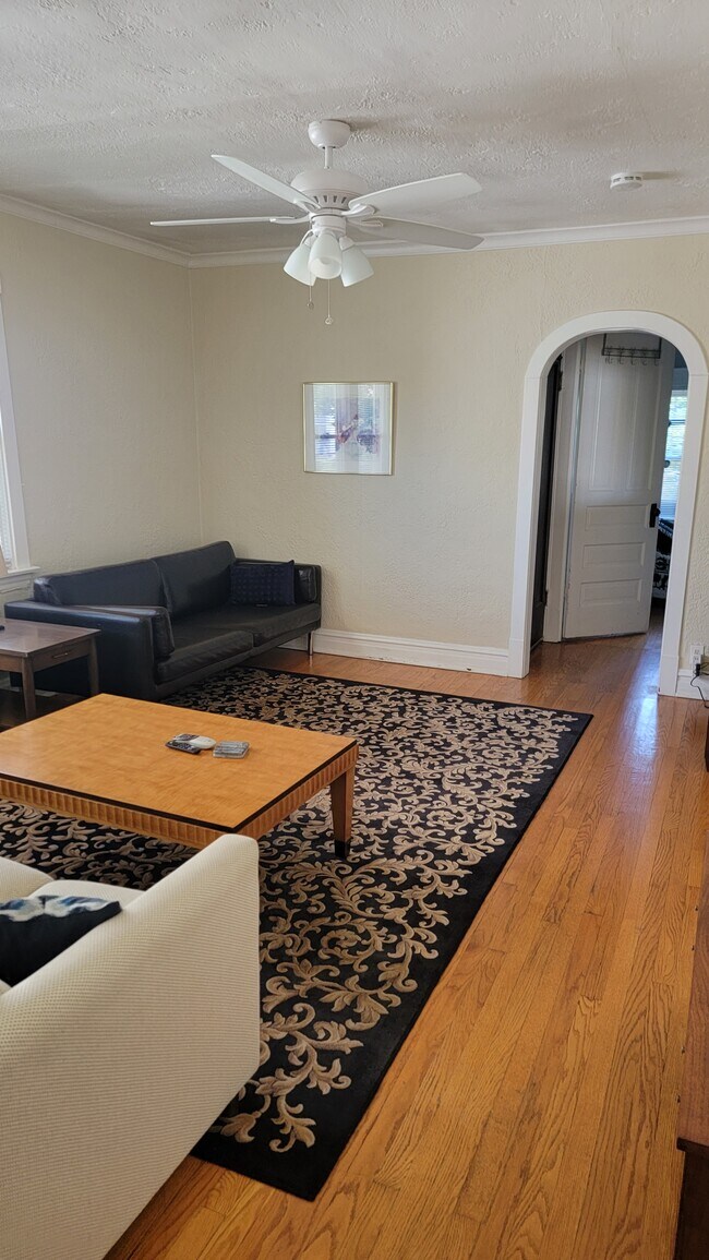 Building Photo - 2518 N Bernard St