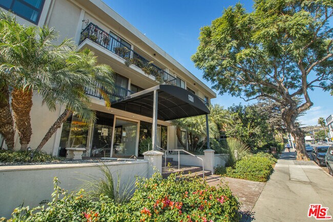 Building Photo - 1351 N Crescent Heights Blvd