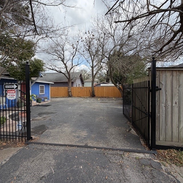 Building Photo - 520 W 14th St