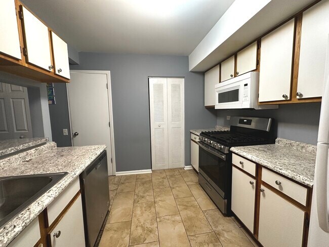 Building Photo - 1572 Normantown Rd