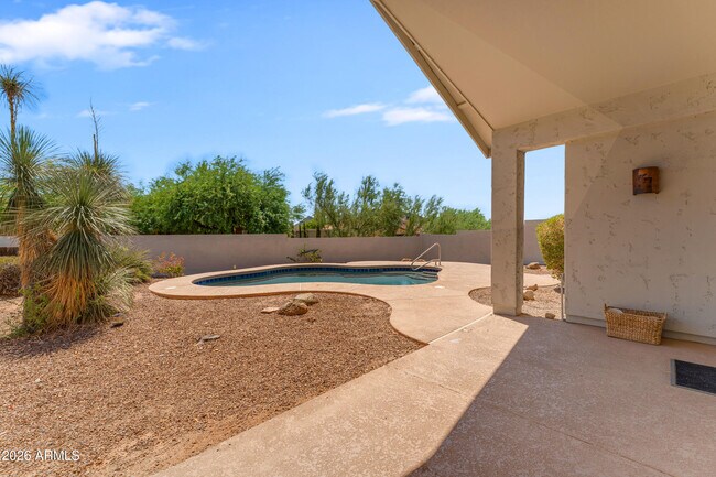 Building Photo - 13867 E Paradise Ln