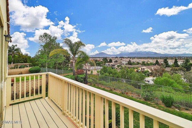 Building Photo - Location and Views!
