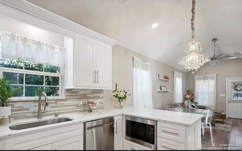 Building Photo - 1006 Center St