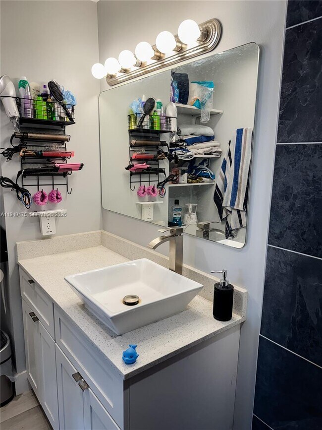 Building Photo - 841 NE 207th Ln