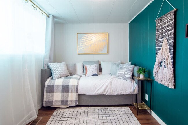 Building Photo - 3413 W Sunset Ave