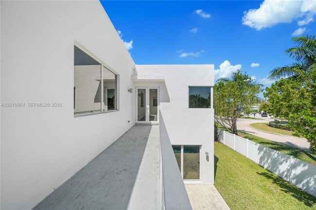 Building Photo - 9915 NW 75th St