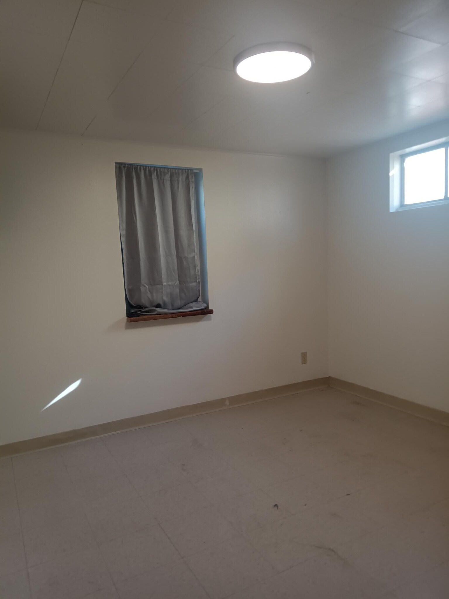 Building Photo - 335 W Kennedy Ave