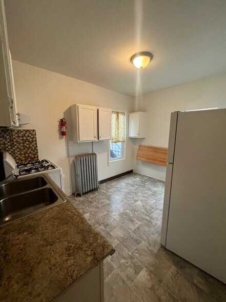 Building Photo - 117 1/2 N Penn St