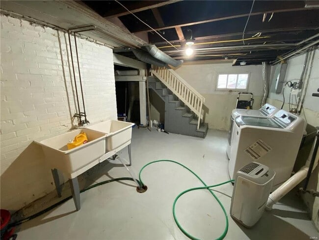 Building Photo - 743 Clark Ave