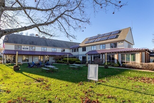 Building Photo - 144 Lincoln Rd