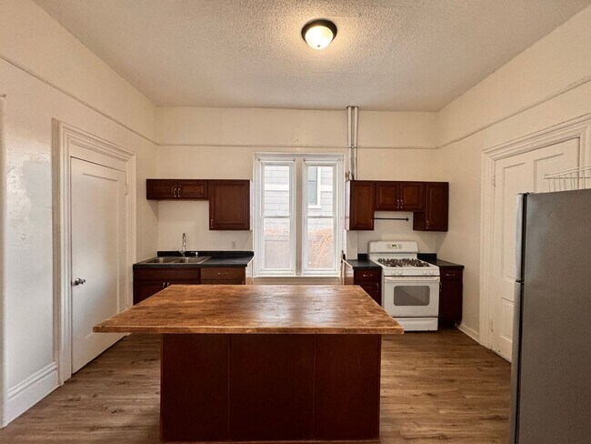 Building Photo - 310 Marshall Ave