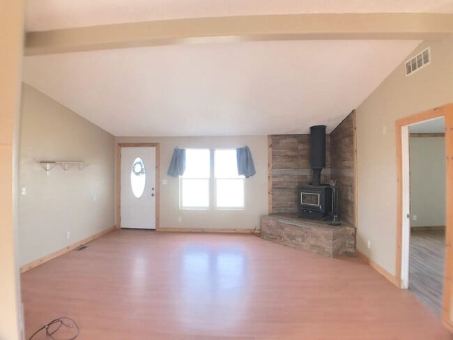 Building Photo - 4 bedroom home in Moriarty. Country Living! Close to I-40.