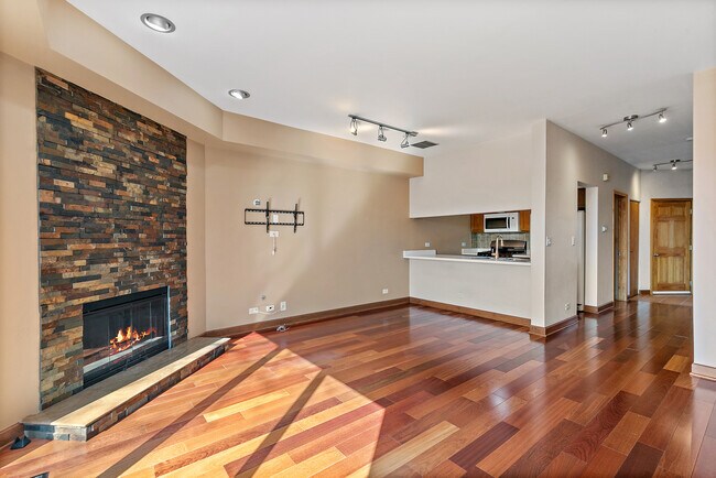 Building Photo - 1273 Cranbrook Dr