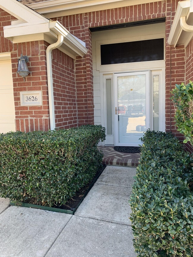 Building Photo - 3626 English Oak Dr
