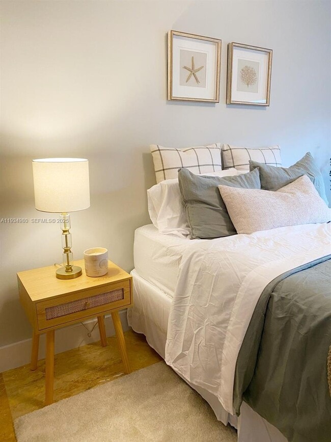 Building Photo - 19501 E Country Club Dr