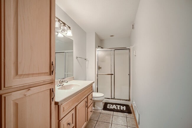 Building Photo - Beautiful 3-Bed 3-Bath Townhouse in Shoreview!