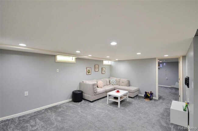 Building Photo - 37653 Longacre Dr