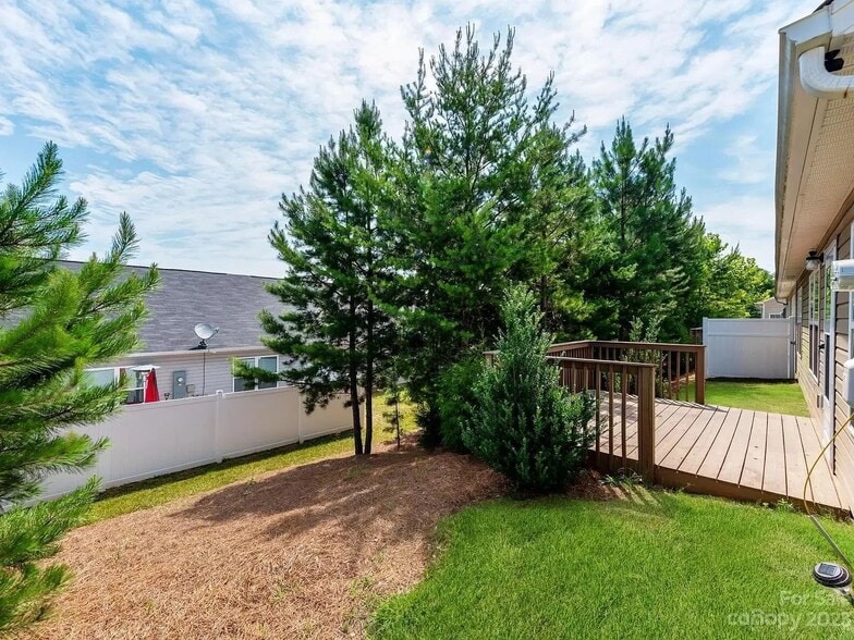 Building Photo - 1016 Amberlight Circle