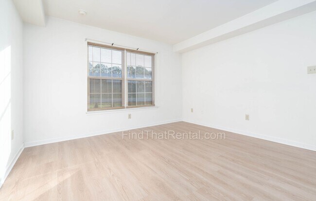 Building Photo - Modern 3BR 2.5BA w/ 1st Floor Master, Garage, Walk-in Closets near AWC Carlisle Barracks