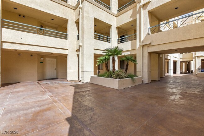 Building Photo - 260 E Flamingo Rd