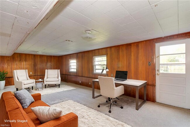 Building Photo - Welcome To Vintage Split-Level Living!