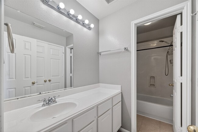 Building Photo - 2914 Laurel Brook Ln