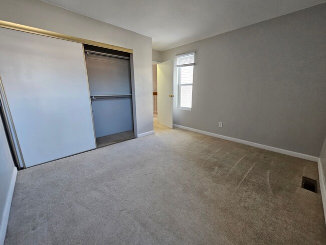 Building Photo - Virginia Vale Large 3 Story 3 Bedroom 2 1/...