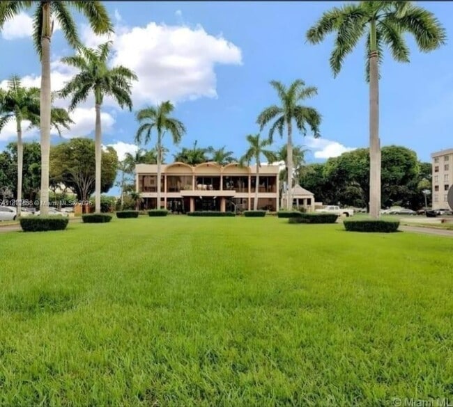 Primary Photo - 9320 Fontainebleau Blvd