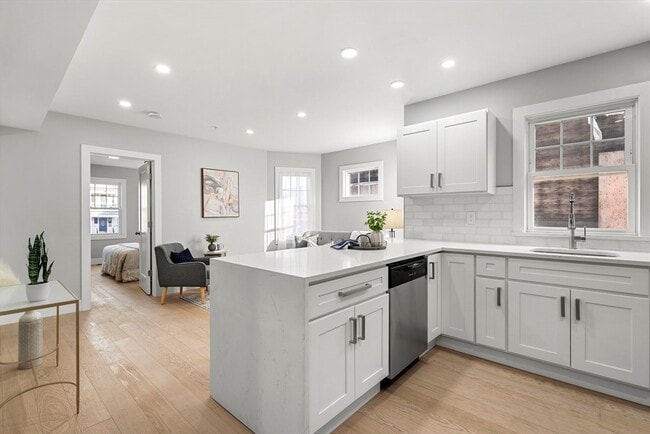 Building Photo - 679-683-683 Columbia Rd